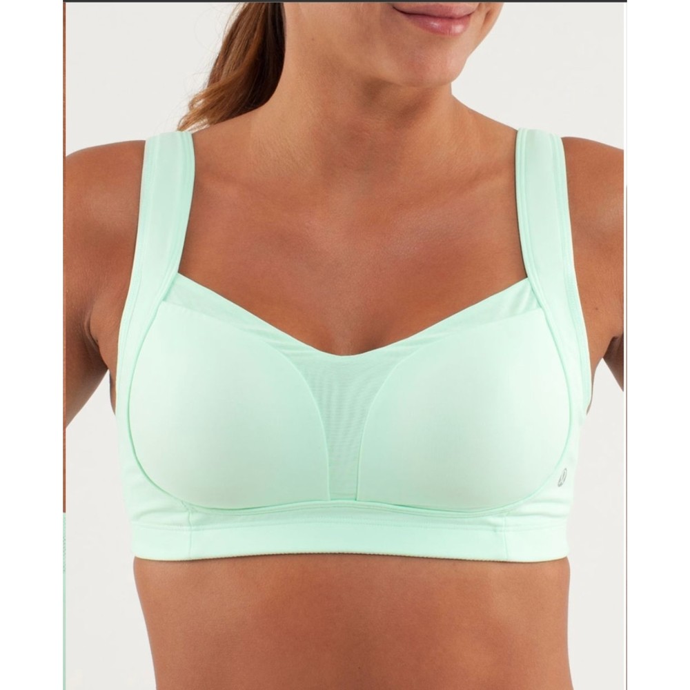 Lululemon Ta Ta Tamer III Bra in Mint Green size 34D